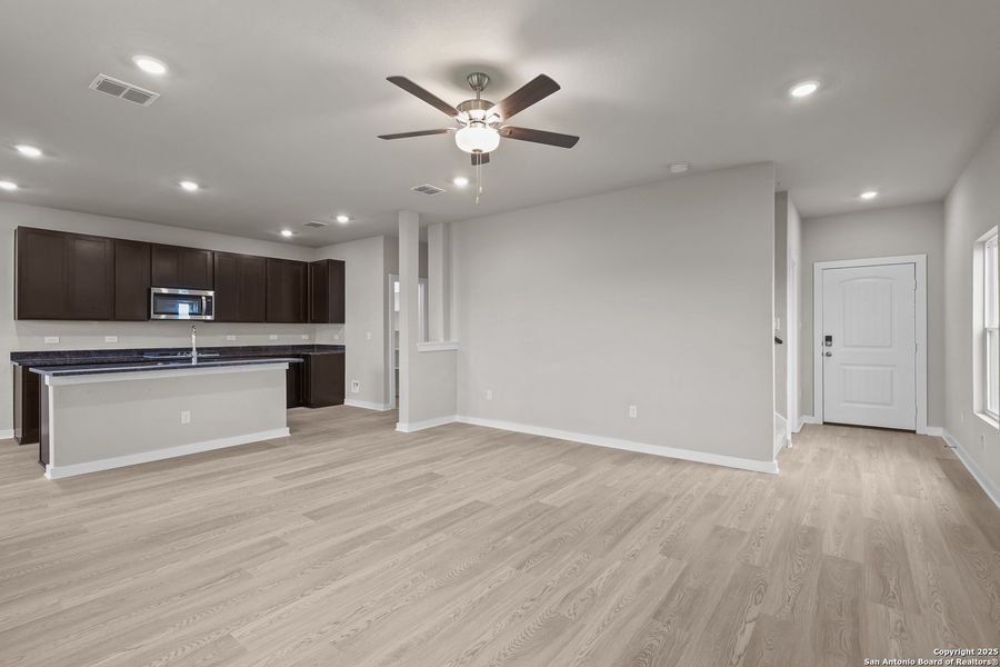 Spacious, unfurnished interior of a new home in Garden Grove, Schertz (Image 19).
