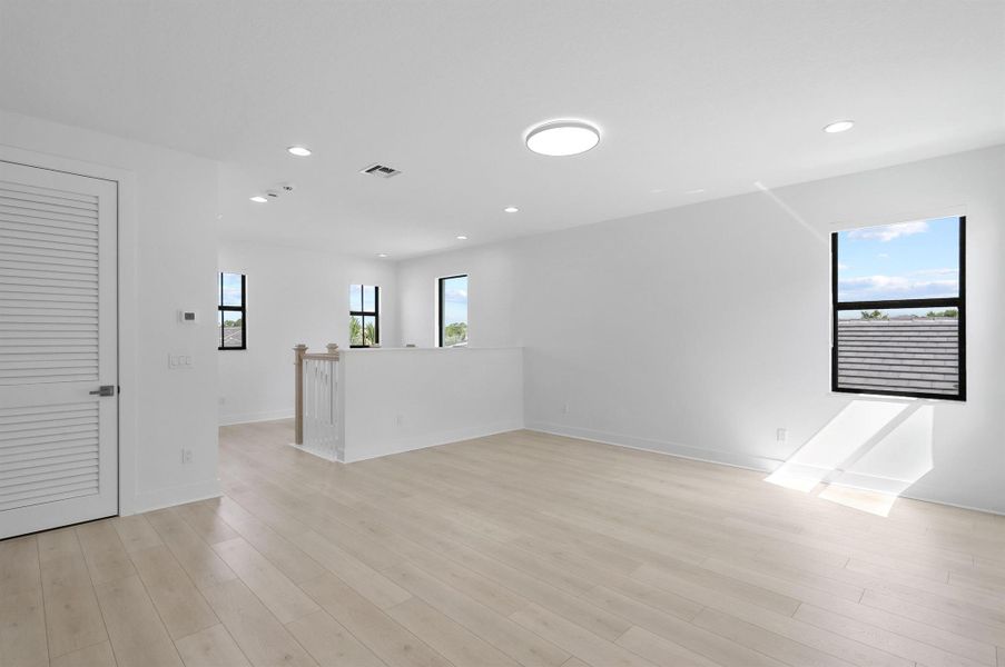 Spacious, unfurnished interior of a new home in Artistry Palm Beach, Palm Beach Gardens (Image 19).