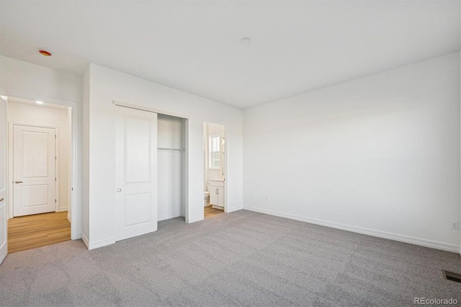 Spacious, unfurnished interior of a new home in Kitchel Lake, Timnath (Image 27).