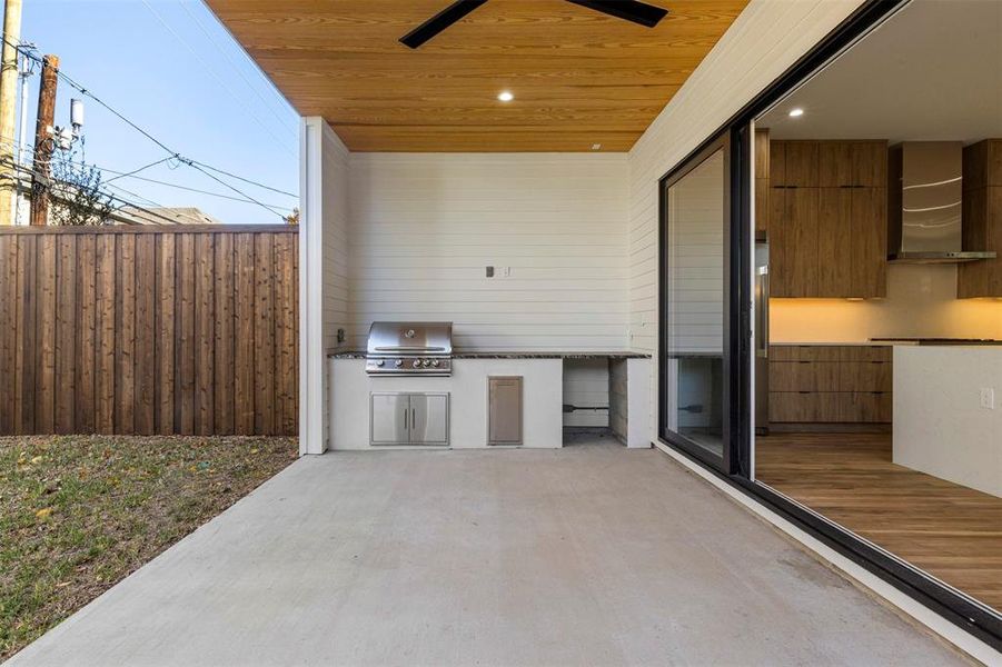 built-in outdoor kitchen