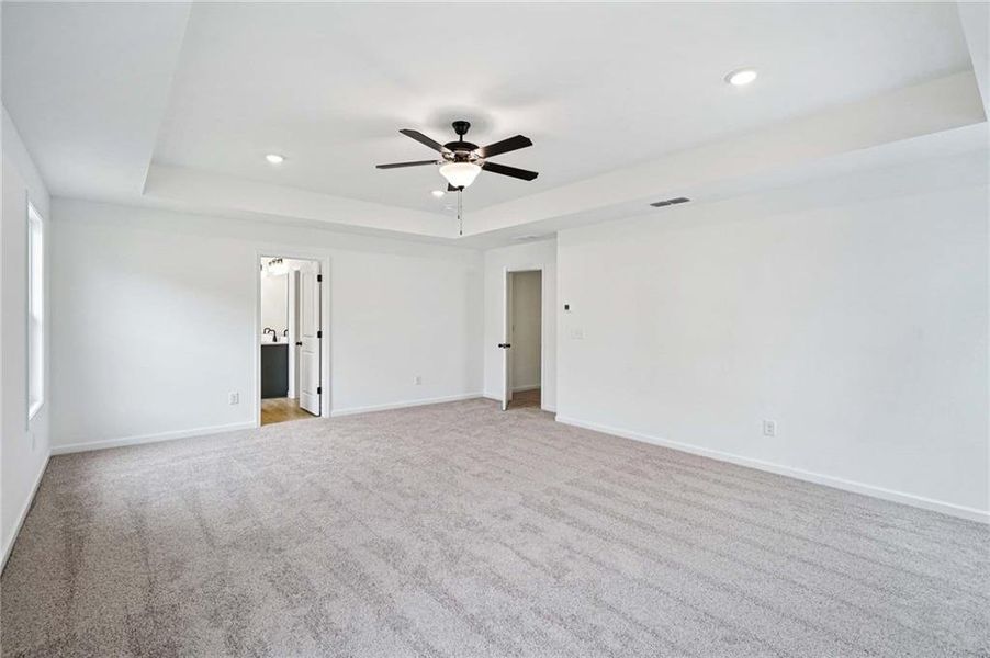Spacious, unfurnished interior of a new home in Eastlyn Crossing, Flowery Branch (Image 22).