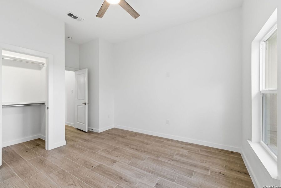 Spacious, unfurnished interior of a new home in , Selma (Image 26).