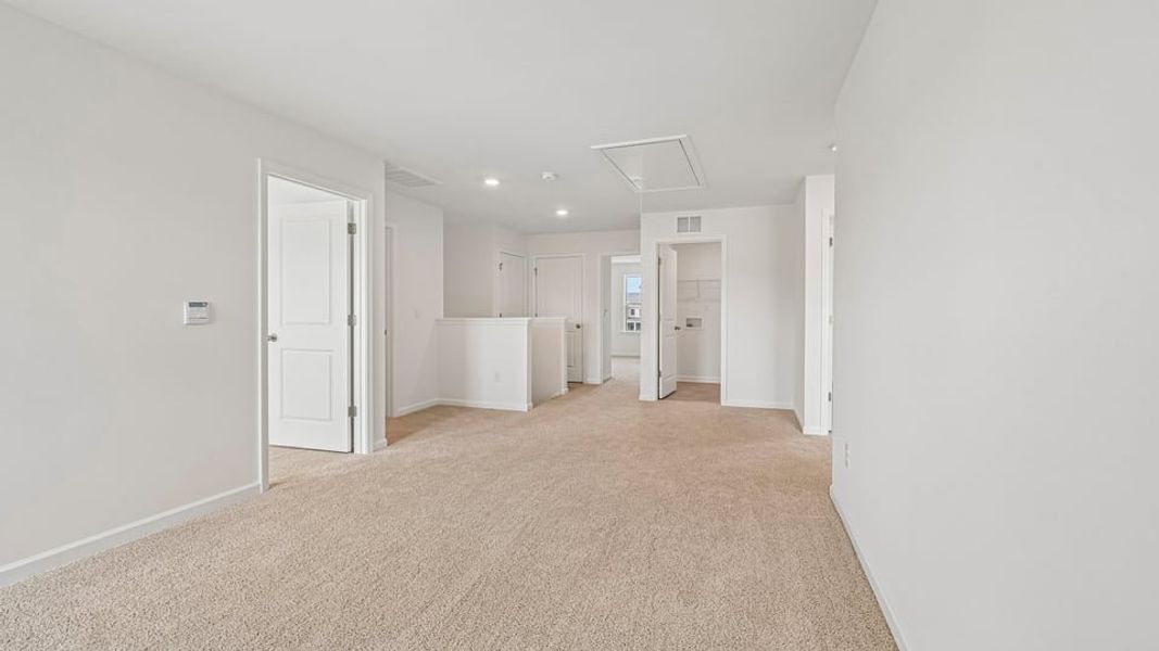 Spacious, unfurnished interior of a new home in Shahbain Reserve, Raeford (Image 21).