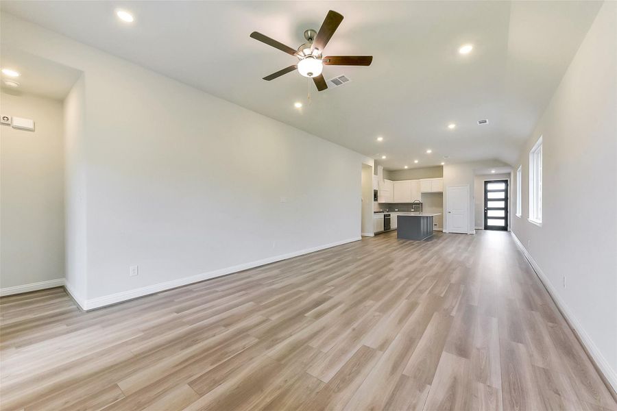 Spacious, unfurnished interior of a new home in Evergreen 40', Conroe (Image 19).