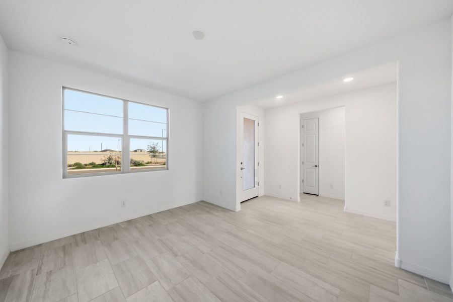 Spacious, unfurnished interior of a new home in Tierra Vistoso, Surprise (Image 11).