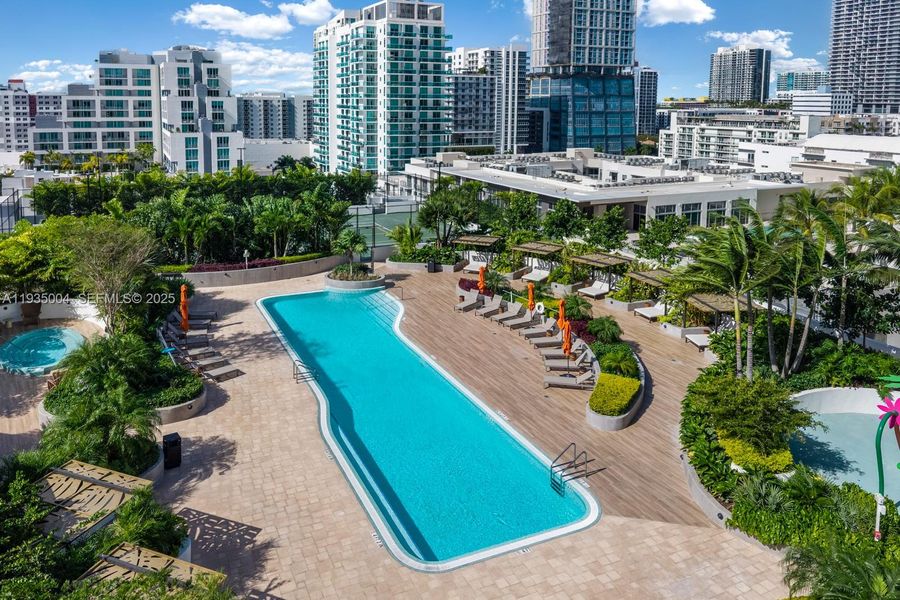 Condo located in Miami, FL showcasing its design and architecture (Image 18).