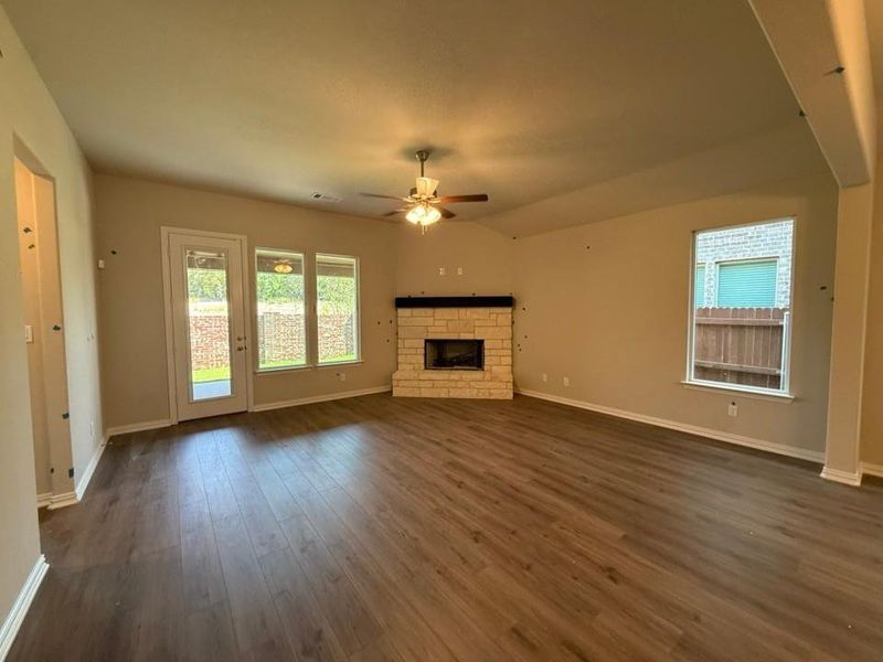 Spacious, unfurnished interior of a new home in Waterford Park, Weatherford (Image 14). Spacious, unfurnished interior of a new home in Waterford Park, Weatherford (Image 14).
