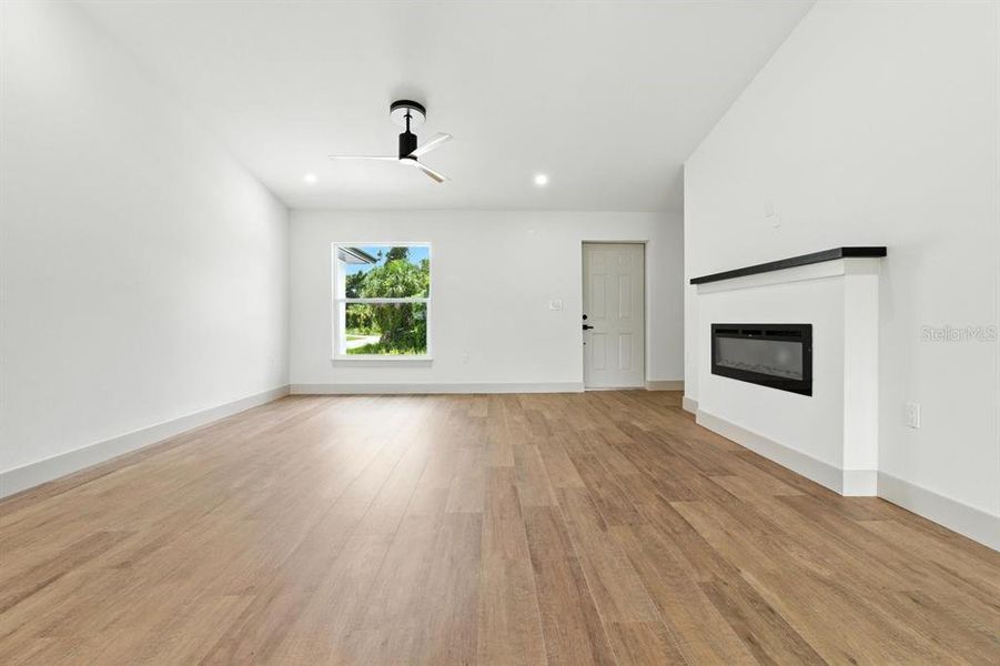 Spacious, unfurnished interior of a new home in , North Port (Image 14).