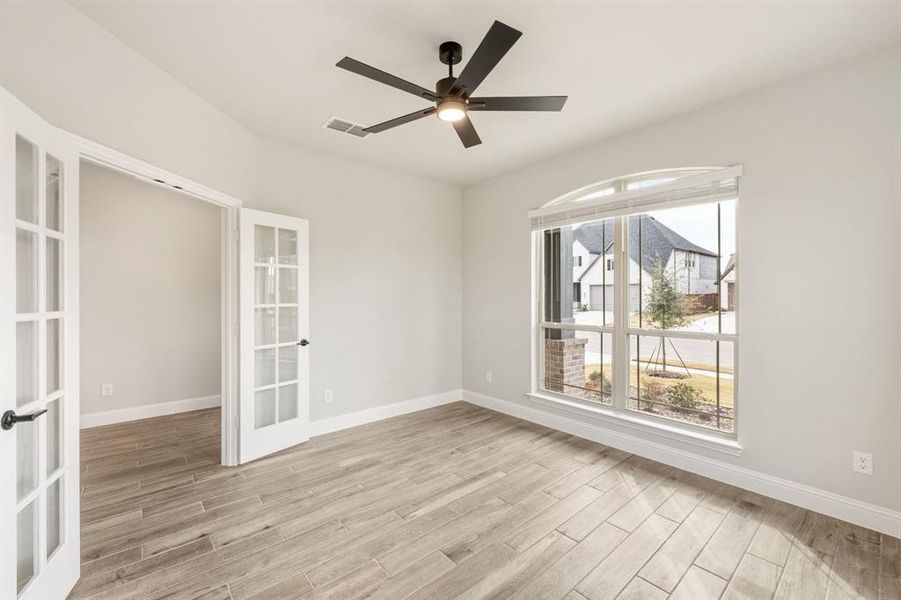 Spacious, unfurnished interior of a new home in Sonoma Verde, McLendon-Chisholm (Image 33).