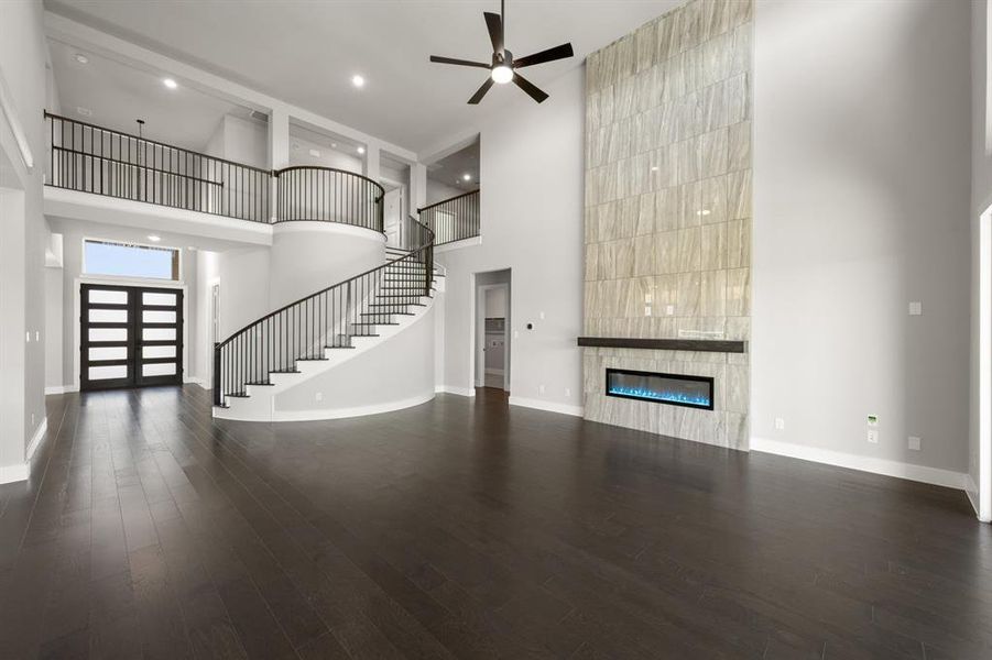 Spacious, unfurnished interior of a new home in Mira Lagos Crossing, Grand Prairie (Image 28). Spacious, unfurnished interior of a new home in Mira Lagos Crossing, Grand Prairie (Image 28).