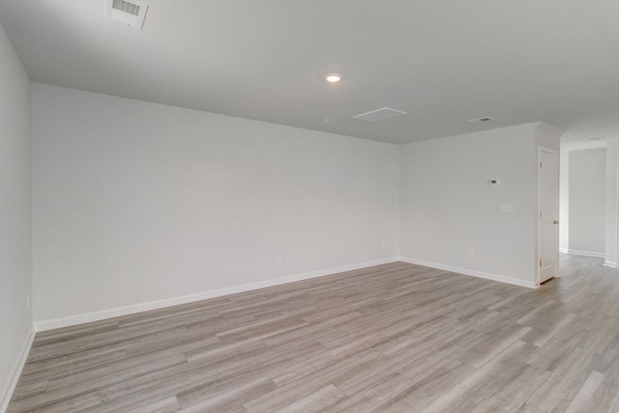 Spacious, unfurnished interior of a new home in Bluefield, Lexington (Image 18).