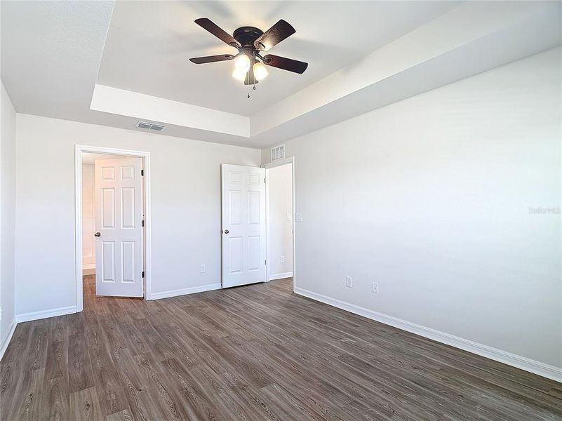 Spacious, unfurnished interior of a new home in , Cape Coral (Image 12).