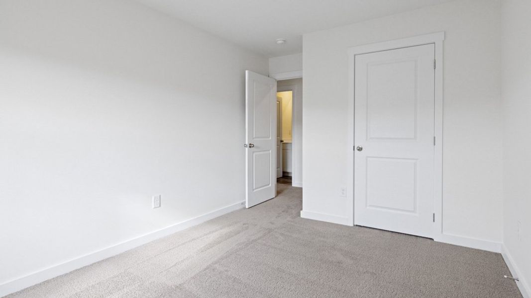 Spacious, unfurnished interior of a new home in Emory Creek, Harriman (Image 18).