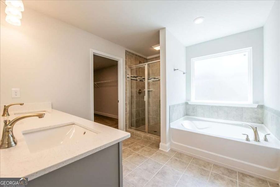 Furnished interior view inside a new home in Carson's Walk, Macon (Image 11).