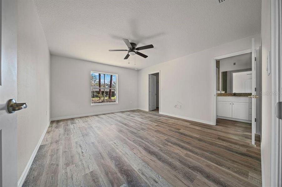 Spacious, unfurnished interior of a new home in , Citrus Springs (Image 22).