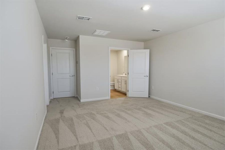 Spacious, unfurnished interior of a new home in Beech Glen, Anderson (Image 17).
