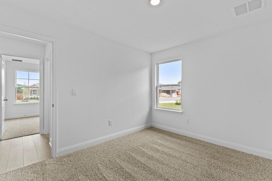 Spacious, unfurnished interior of a new home in Riverview, Georgetown (Image 32).