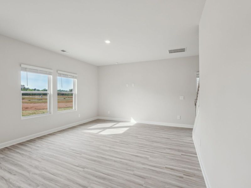 Spacious, unfurnished interior of a new home in Walnut Reserve, Conover (Image 14).