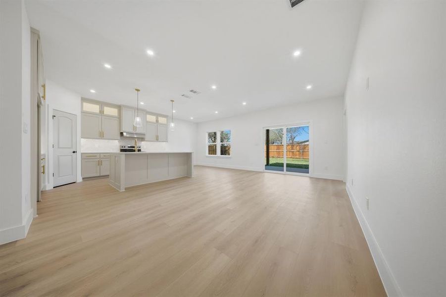 Spacious, unfurnished interior of a new home in , Seagoville (Image 17).