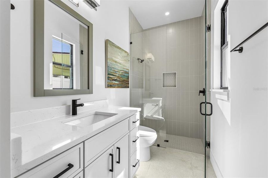 Furnished interior view inside a new home in , Orlando (Image 38).