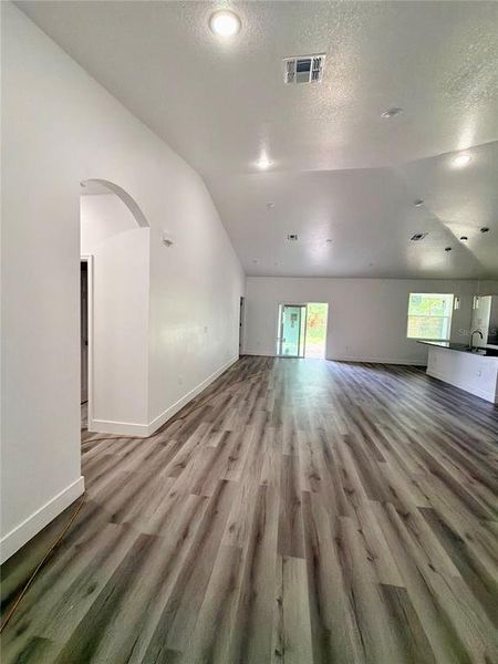 Spacious, unfurnished interior of a new home in , Lakeland (Image 21).