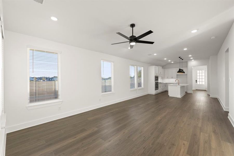 16. 2708 Painted - Family (3)