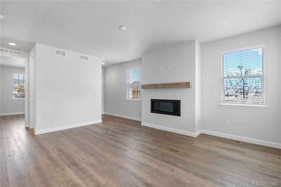Spacious, unfurnished interior of a new home in , Castle Rock (Image 5).