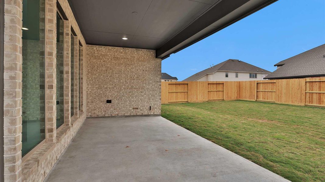 Exterior details and patio area of a home in Candela, Richmond (Image 3).