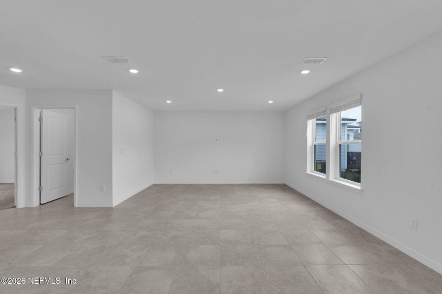 Spacious, unfurnished interior of a new home in Wells Landing, Jacksonville (Image 13).