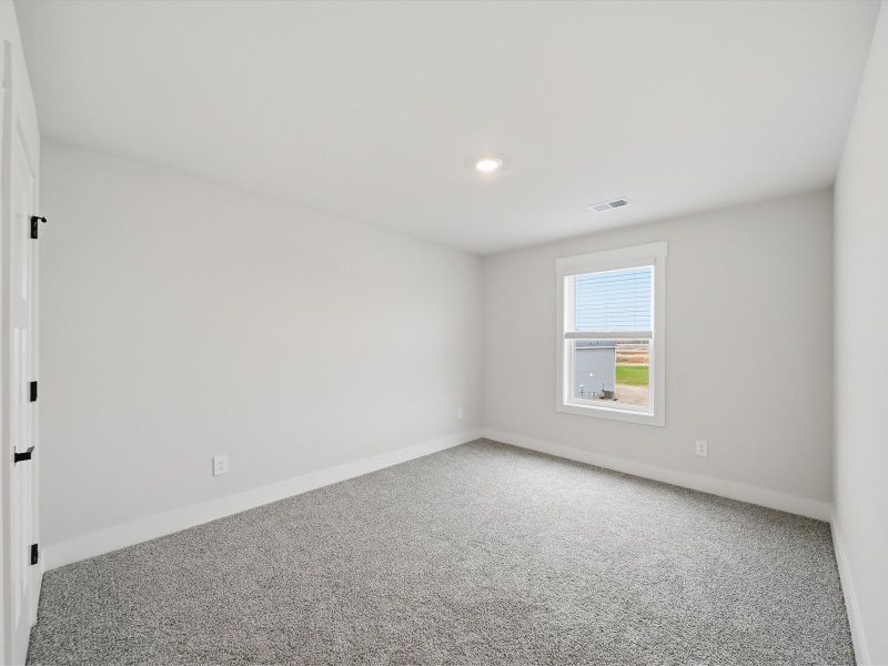 Spacious, unfurnished interior of a new home in Ashby Woods, Boiling Springs (Image 19).