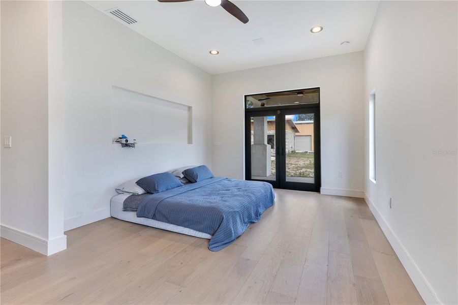 Furnished interior view inside a new home in , Orlando (Image 29).