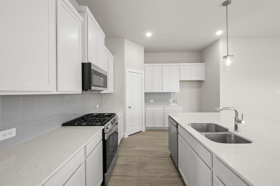 7404 Summer Sunset- Kitchen-4