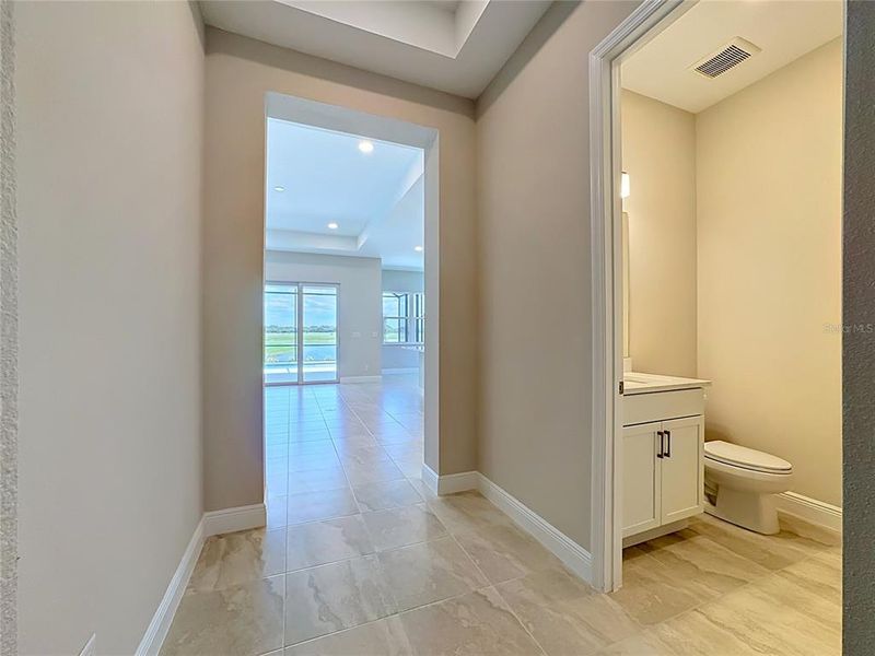 Spacious, unfurnished interior of a new home in Watercolor Place, Bradenton (Image 50).
