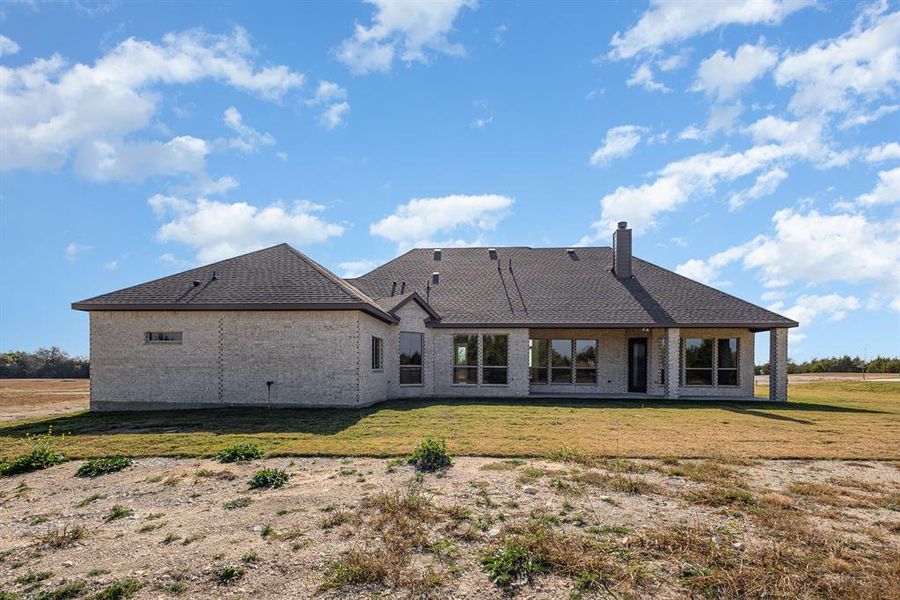 Exterior details and patio area of a home in Sagebrush Addition, Midlothian (Image 3).