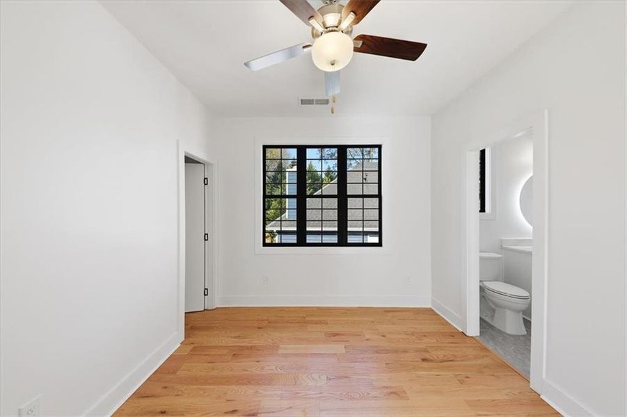 Spacious, unfurnished interior of a new home in , Brookhaven (Image 23).