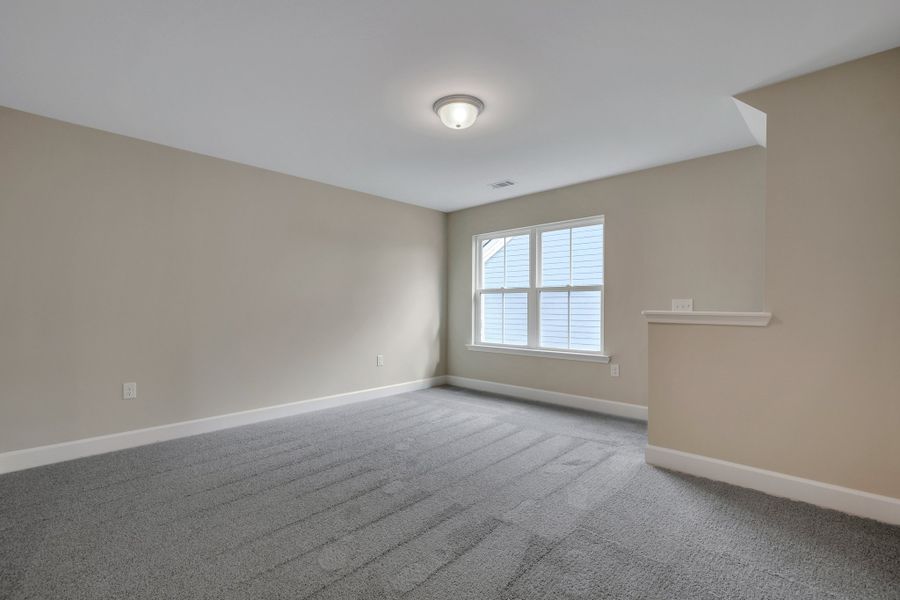 Spacious, unfurnished interior of a new home in Wexford, Richmond Hill (Image 27).