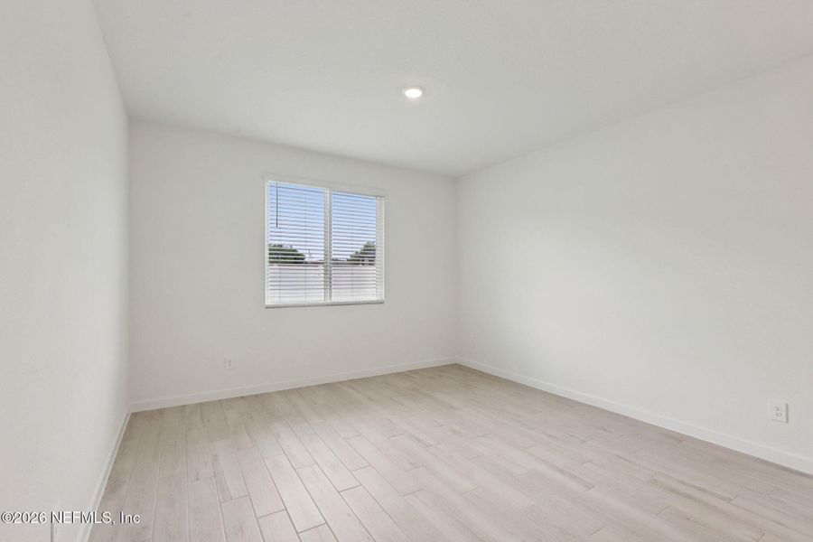 Spacious, unfurnished interior of a new home in Azalea Creek, Jacksonville (Image 27).