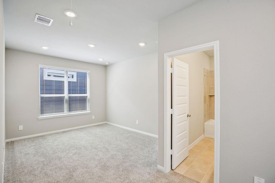 Spacious, unfurnished interior of a new home in Kemah Crossing - Luxe Series, Kemah (Image 20). Spacious, unfurnished interior of a new home in Kemah Crossing - Luxe Series, Kemah (Image 20).