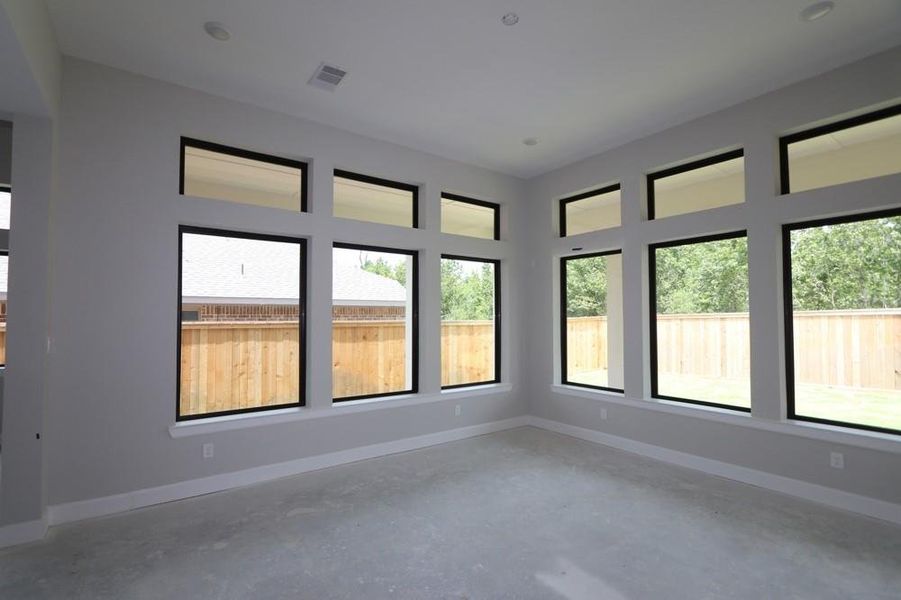 Spacious, unfurnished interior of a new home in Kresston, Magnolia (Image 9).