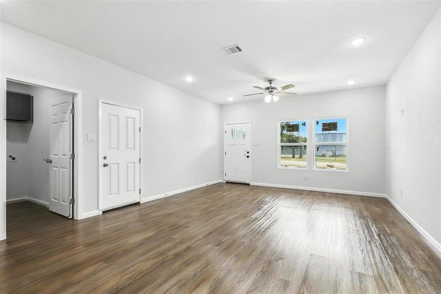 Spacious, unfurnished interior of a new home in , Granbury (Image 22). Spacious, unfurnished interior of a new home in , Granbury (Image 22).