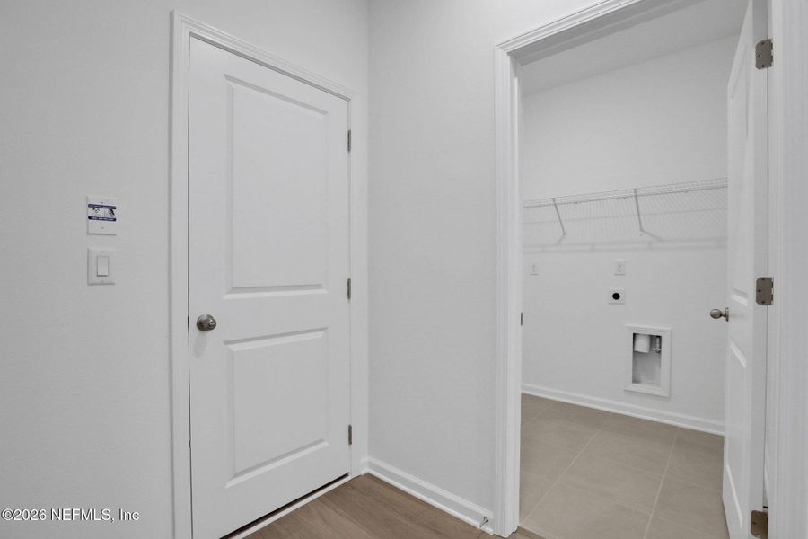 Spacious, unfurnished interior of a new home in Jennings Farm, Middleburg (Image 17).