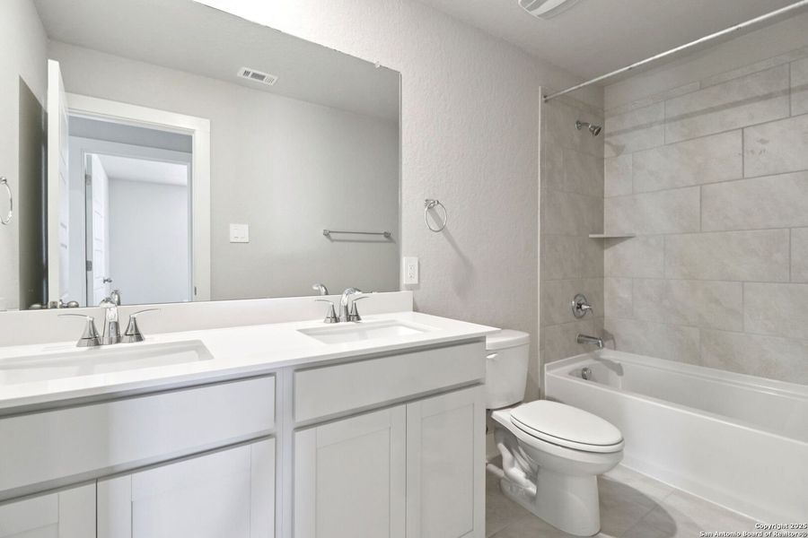 Image 43 of a home in Thomas Pond. Image 43 of a home in Thomas Pond.