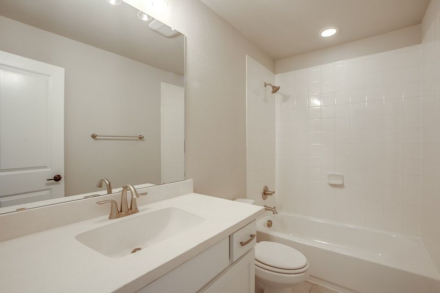 Plan 1634 Secondary Bathroom Representative Image