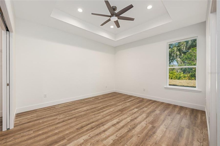 Spacious, unfurnished interior of a new home in , Deland (Image 13).