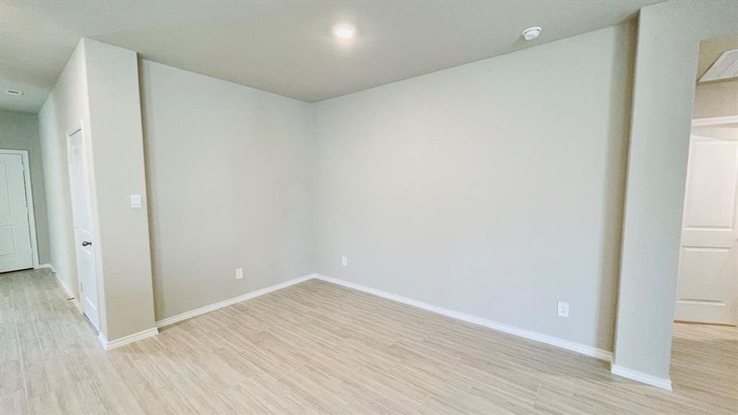 Spacious, unfurnished interior of a new home in Sunnycreek, Fort Worth (Image 11).