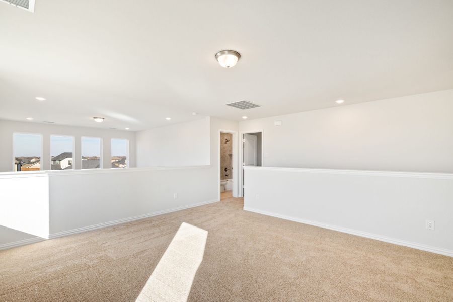 Spacious, unfurnished interior of a new home in Elevon, Lavon (Image 33).