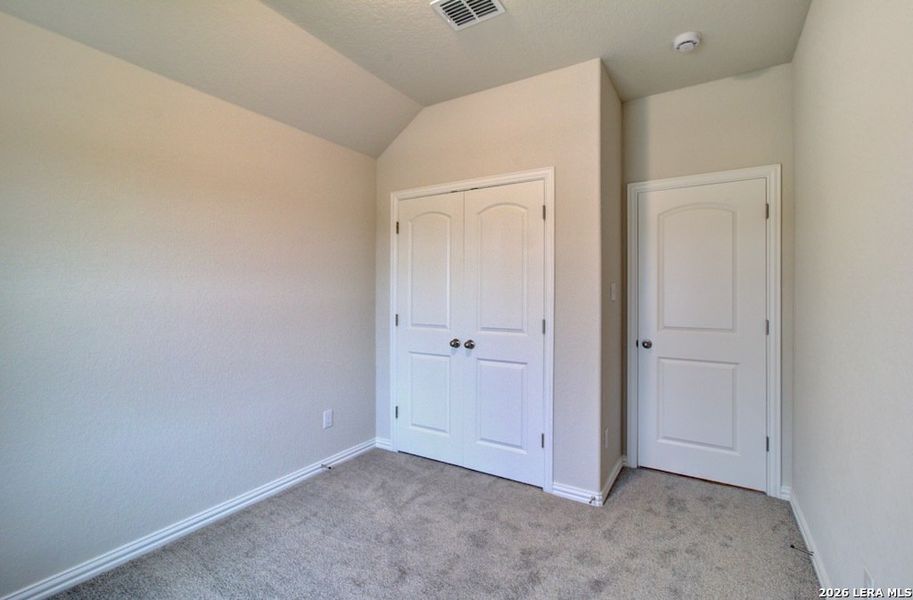 Spacious, unfurnished interior of a new home in Meyer Ranch - Enclave, New Braunfels (Image 12).