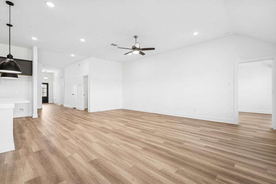 Spacious, unfurnished interior of a new home in Lago Mar, Santa Fe (Image 17).