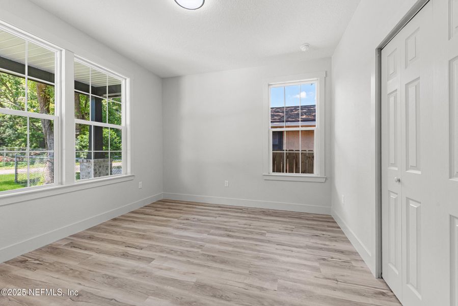 Spacious, unfurnished interior of a new home in , Jacksonville (Image 17).
