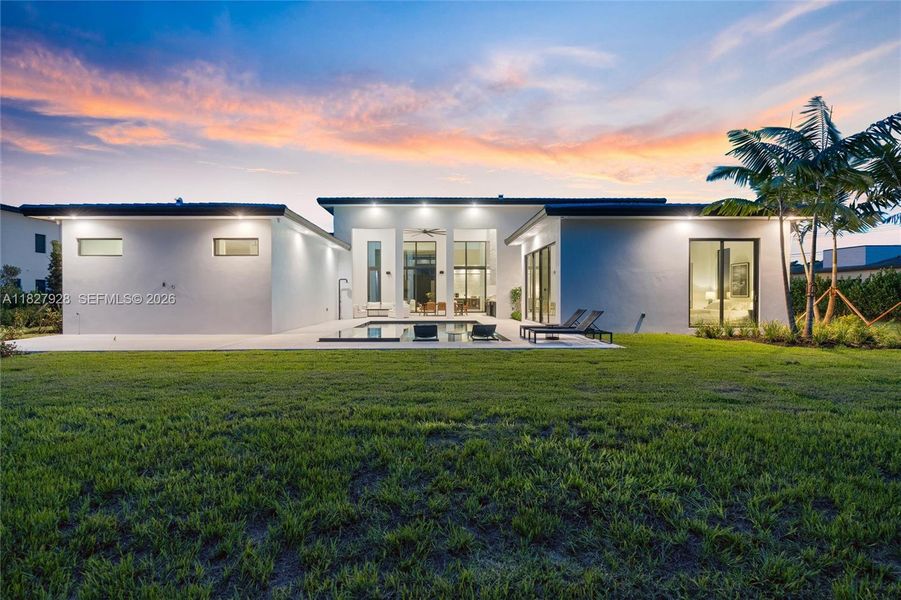 Exterior details and patio area of a home in , Davie (Image 29).